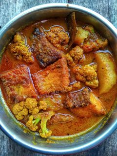 ফুলকপি দিয়ে মাছের ঝোল(fulkopi diye macher jhol recipe in Bengali) রেসিপির প্রধান ছবি