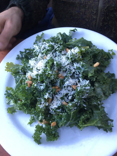 Una foto de Ensalada de kale 🥬