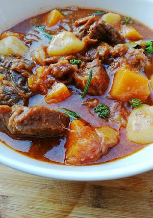 A picture of Butternut and potato beef stew.
