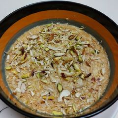 A picture of Vermicelli kheer.
