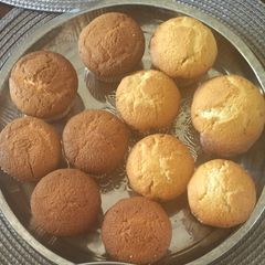 A picture of Vanilla Cup Cakes.