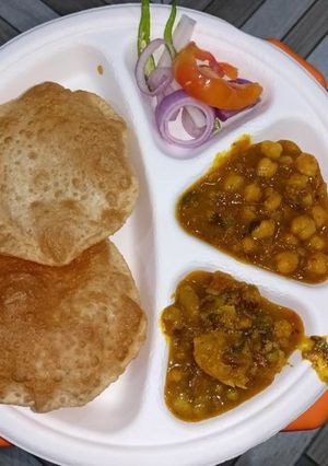 A picture of Chole puri.