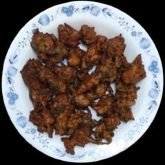 A picture of Sprouted moong pakoda.