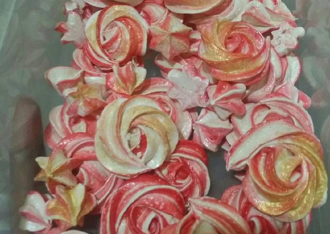 Strawberry Meringue cookies