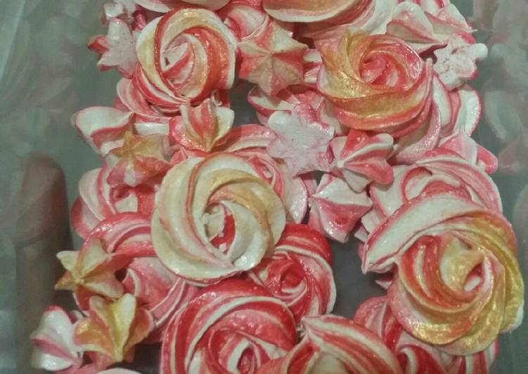 Strawberry Meringue cookies