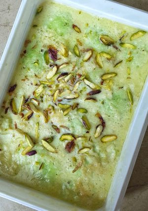 A picture of Pista Rasmalai.