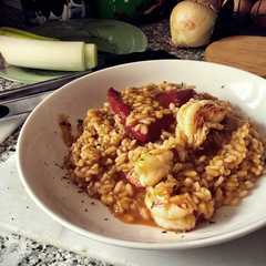 Una foto de Arroz meloso con gambas y pimiento rojo