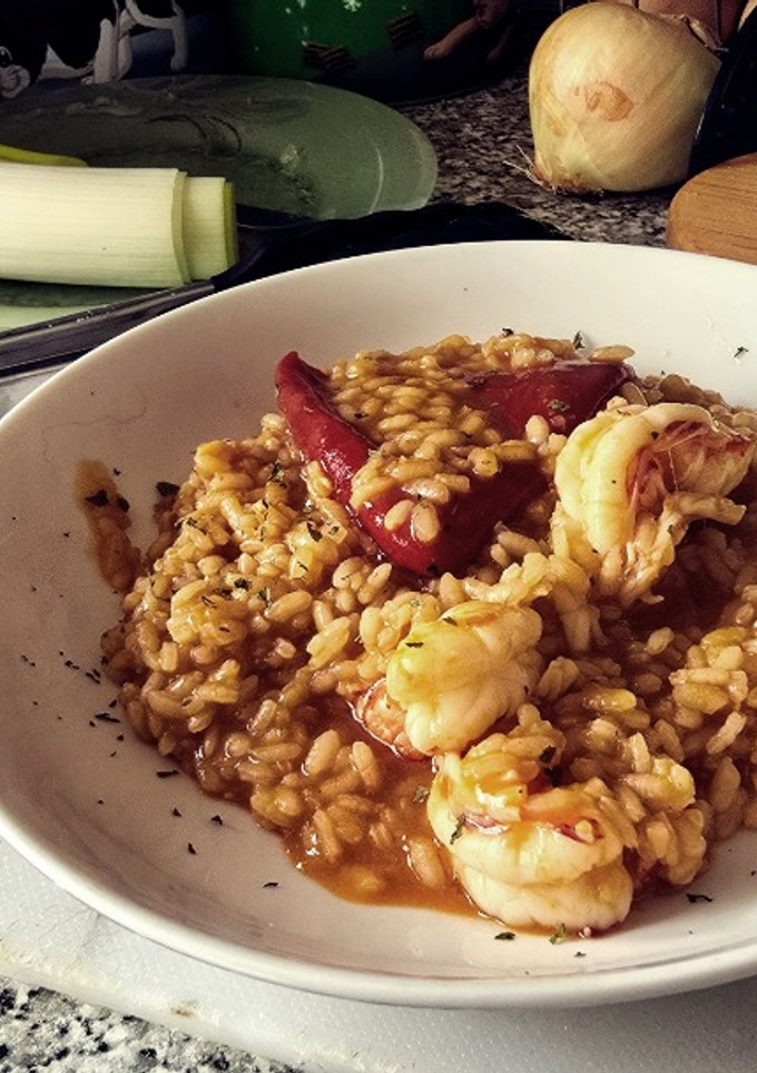 Una foto de Arroz meloso con gambas y pimiento rojo