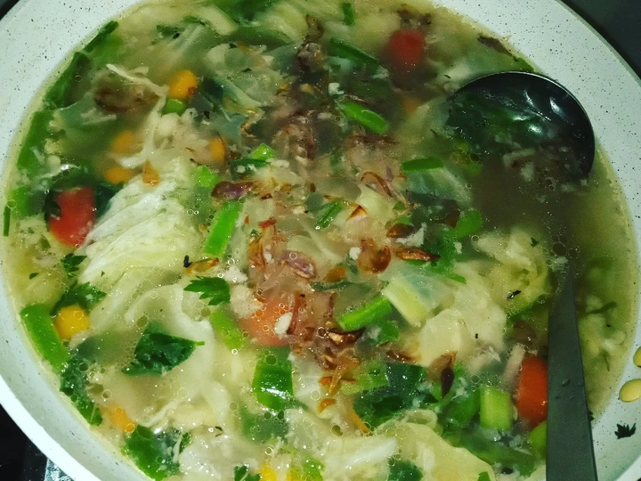 Langkah Gampang Membuat Resep Sup sayuran sumsum sapi yang Lezat Sekali