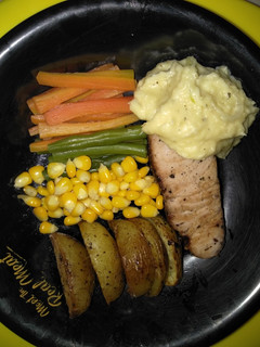 Foto resep Steak Tuna and Vegetable Potato wedges with creamy cheese saus