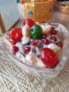 A picture of Khati meethi fruit chat.