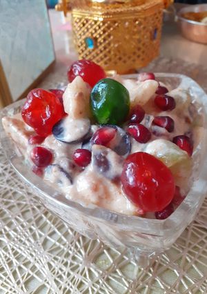 A picture of Khati meethi fruit chat.