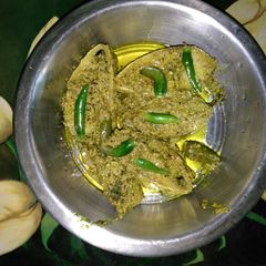 A picture of Hilsa fish in mustard gravy.