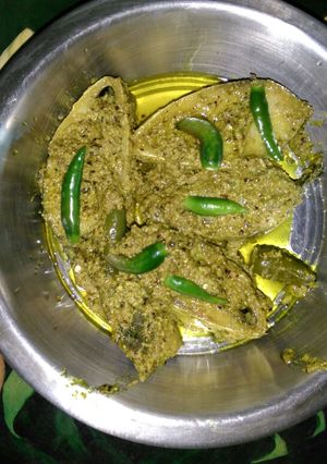 A picture of Hilsa fish in mustard gravy.