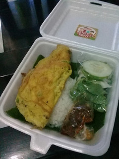 Foto resep Nasi telur kremes lalapan sambal terasi Benzila resto