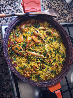 Una foto de Paella de marisco