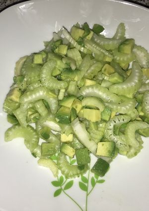 Una foto de Apio con palta