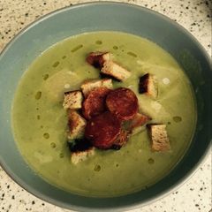 A picture of Broccoli & green pea soup.