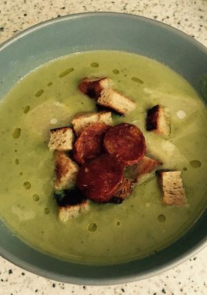 A picture of Broccoli & green pea soup.