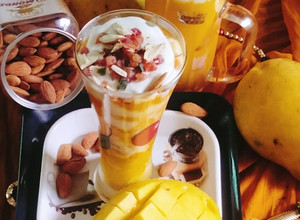 A picture of Alphonso Mango mastani (Royal mango Mastani).