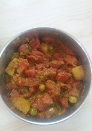 A picture of Aloo Gajar matar.