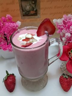 स्ट्रॉबेरी 🍓 स्मूदी विद आइसक्रीम रेसिपी मुख्य फोटो