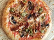 Una foto de pizza de champiñones