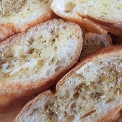 A picture of Garlic Spread On A Bread.