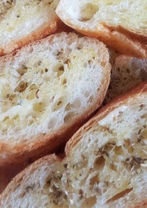 A picture of Garlic Spread On A Bread.