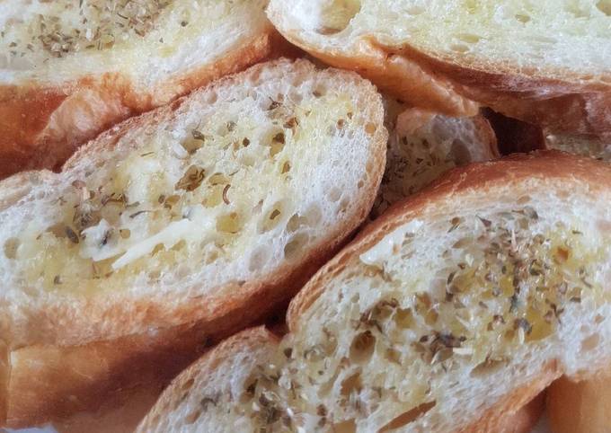 Recipe of Award-winning Garlic Spread On A Bread