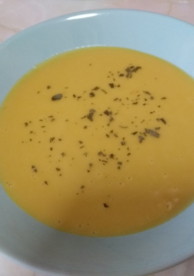 Una foto de Puré de calabacín, patata, zanahoria y pimiento
