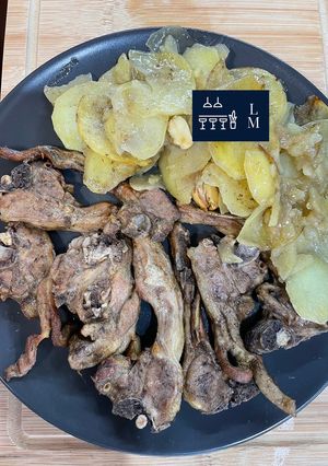 Una foto de Chuletas de cordero con patatas