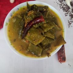 A picture of Broad beans in mustard gravy(Jhata Rae).