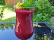 Une photo de jus betterave