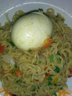 A picture of Noodles with boiled egg.
