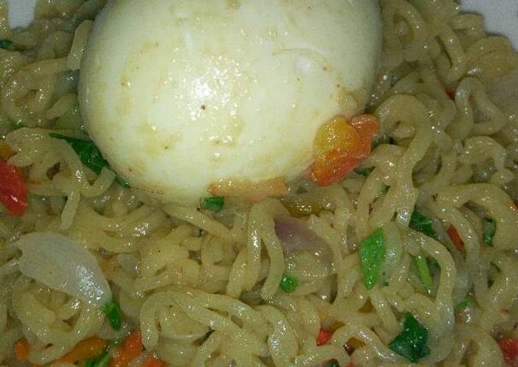 Easiest Way to Prepare Award-winning Noodles with boiled egg