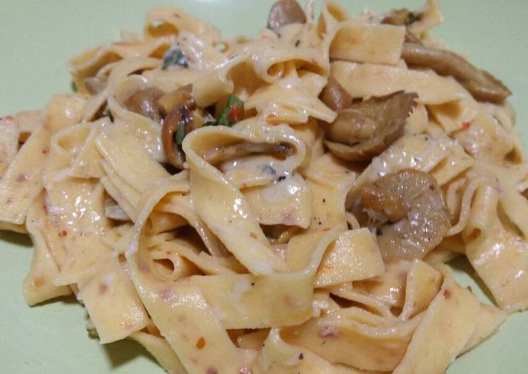 Recipe of Favorite Pasta with nameko mushrooms and grated truffle