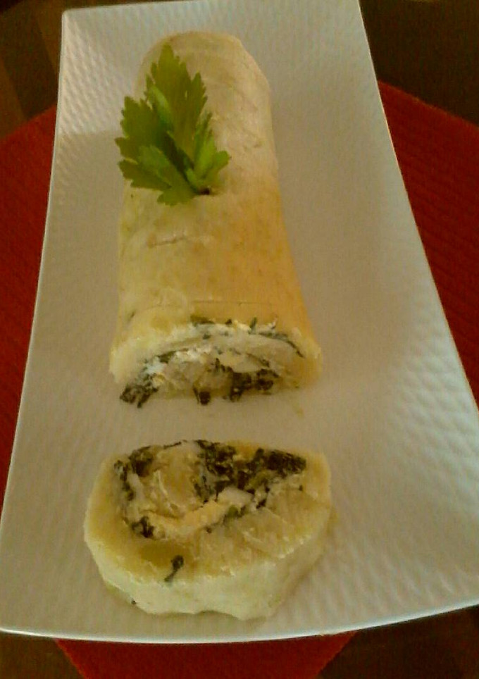 Una foto de Rollo de papa con espinacas