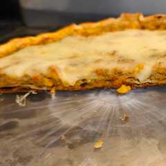 A picture of Tarta de cebollas, puerro y choclo.