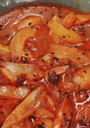 कच्चे आम की खट्टी मीठी चटनी (kacche aam ki khatti meethi chutney recipe in Hindi) रेसिपी मुख्य फोटो