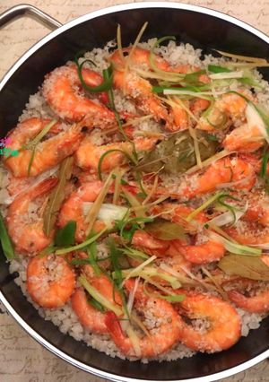 香料鹽焗蝦【WMF Fusiontec 28cm雙耳淺燉鍋】 的食譜成品照片