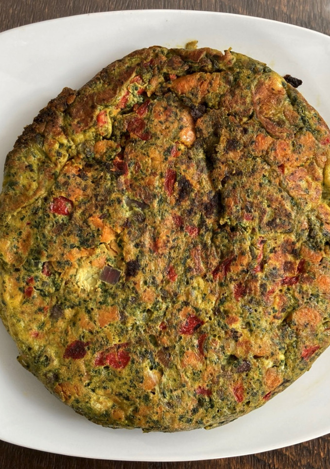 Una foto de Tortilla de batata, pimiento y espinacas