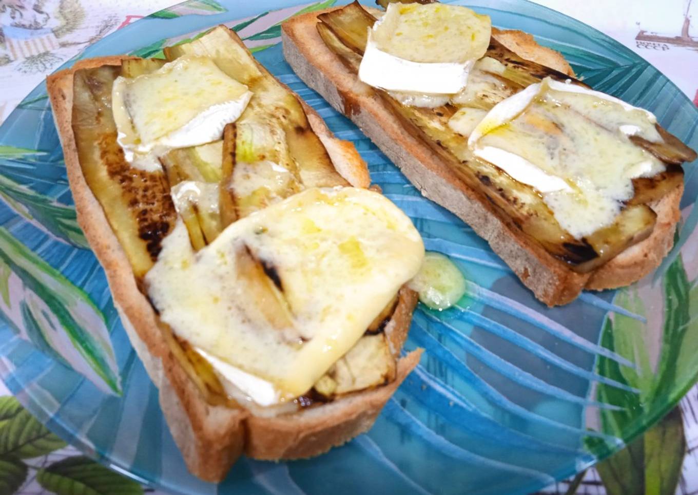 Torrada de berenjena y brie