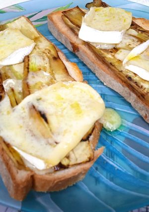 Una foto de Torrada de berenjena y brie