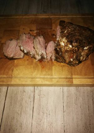 A picture of Roasted leg of lamb.