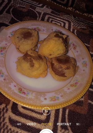A picture of Aloo Vada.