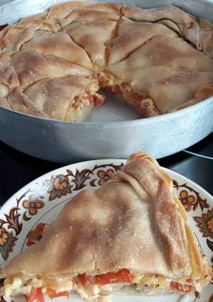 Φωτογραφία της συνταγής Πίτα με χειροποίητο φύλλο & γέμιση 3 κίτρινα τυριά & ντομάτα