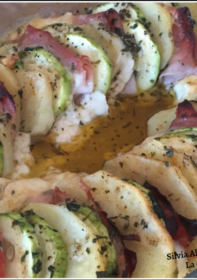 Una foto de Calabacín y papas al horno