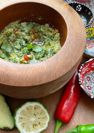 Une photo de 🌿GUACAMOLE 🥑 SAVEURS DE PROVENCE 🌶️🌿🐝