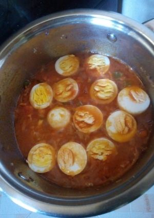 A picture of Egg curry.